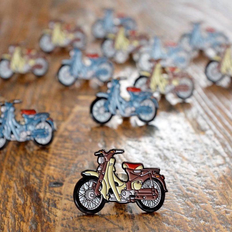 Pin 純銅別針 - Super CUB C100茶色 - 胸針 - 其他金屬 