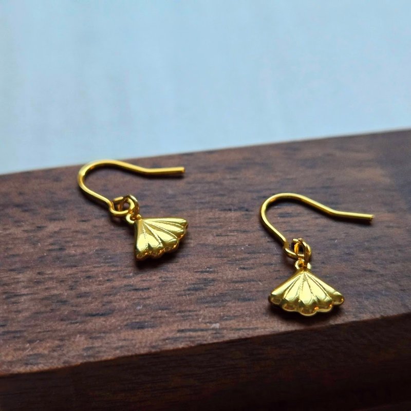【Japan Handmade】医療用ステンレス　扇型ピアス - 耳環/耳夾/耳骨夾 - 寶石 金色