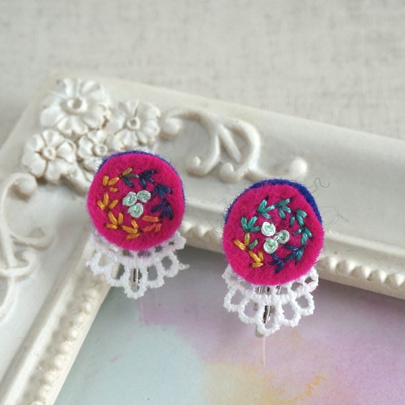 Hand embroidery earring"Vivid circle1" - Earrings & Clip-ons - Thread Pink