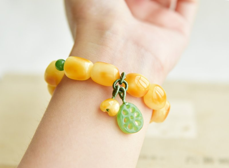 【Lotus heart】Amber natural amber large size Wax follow-shaped beads with raw leather jasper fresh art bracelet - สร้อยข้อมือ - เครื่องเพชรพลอย สีเหลือง