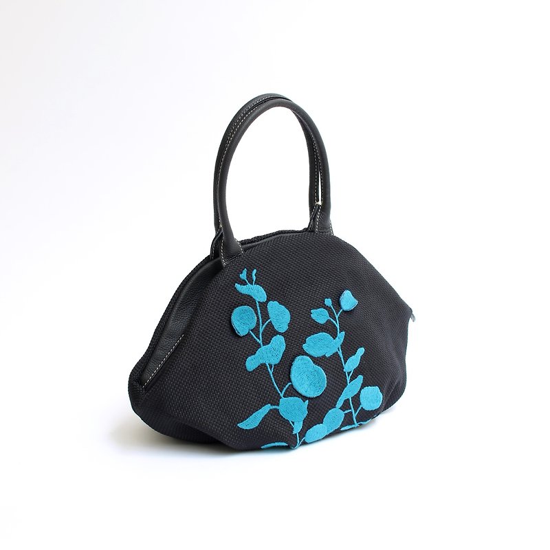 Plants Embroidery - Almond Bag - กระเป๋าถือ - หนังแท้ สีดำ