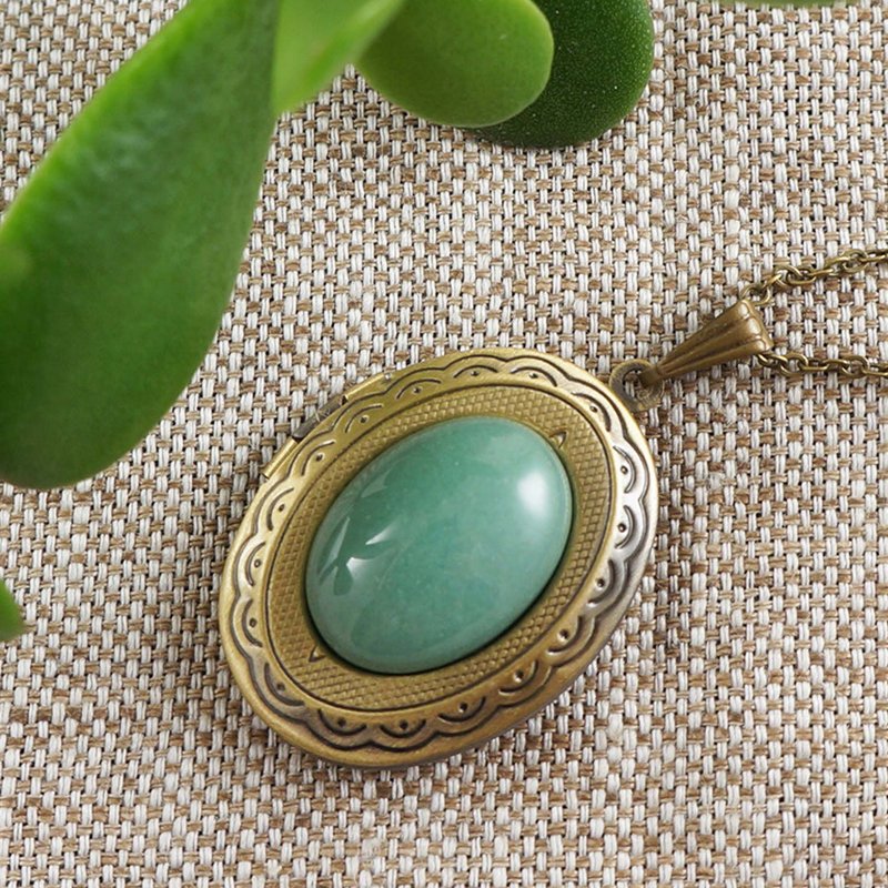 Mint Sage Green Aventurine Oval Photo Locket Keepsake Pendant Necklace Jewelry - 項鍊 - 半寶石 綠色