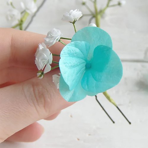 FloraFantasyIZ Hydrangea jewelry Teal flower hair pins Baby breath Gypsophila Bridal hair piece