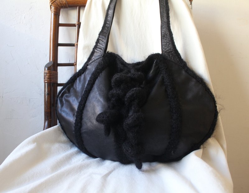 FOAKヴィンテージ マダガスカル製ハンドメイド羊革パンプキンバッグ - ショルダーバッグ - 革 