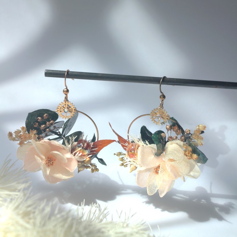 Handmade dried flower earrings | No.02 Favorite Color II - ต่างหู - พืช/ดอกไม้ สึชมพู