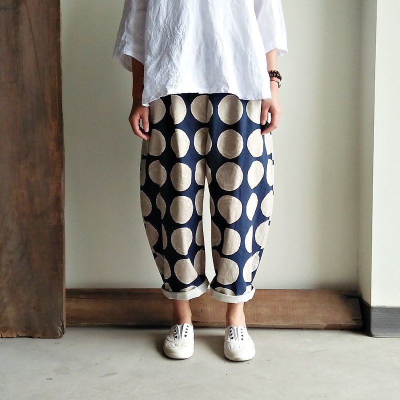 Feliz & Recap [great circle little low Cropped pants] blue cotton gray dots - กางเกงขายาว - ผ้าฝ้าย/ผ้าลินิน สีน้ำเงิน