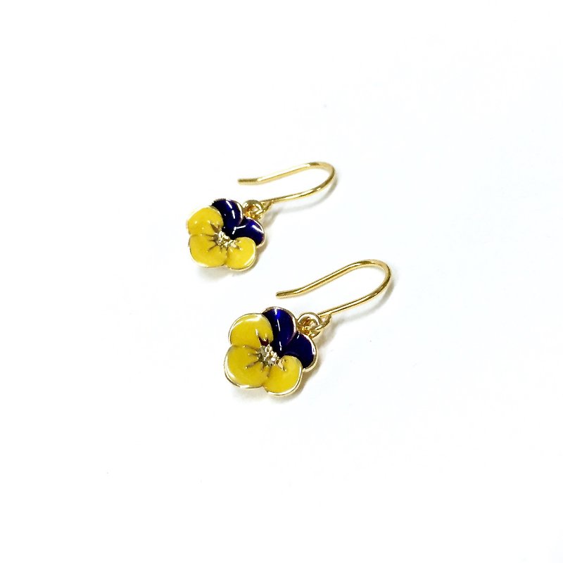 Japanese sweet pansy. Japanese enamel flower earrings/earrings/ear hooks/ Clip-On. No piercings are available. - ต่างหู - โลหะ สีเหลือง
