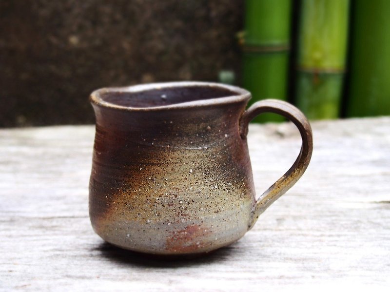 Bizen coffee cup (middle) Rocho eye c6-035 - Mugs - Pottery Brown