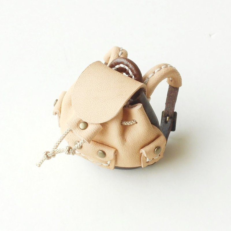 Magnet Miniature Mysterious Girl's Petite Backpack - แม็กเน็ต - หนังแท้ สีนำ้ตาล