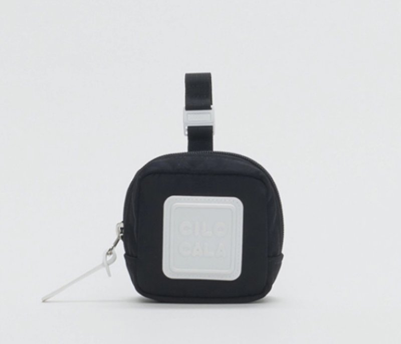 Black Square pouch - กระเป๋าเครื่องสำอาง - วัสดุอื่นๆ 