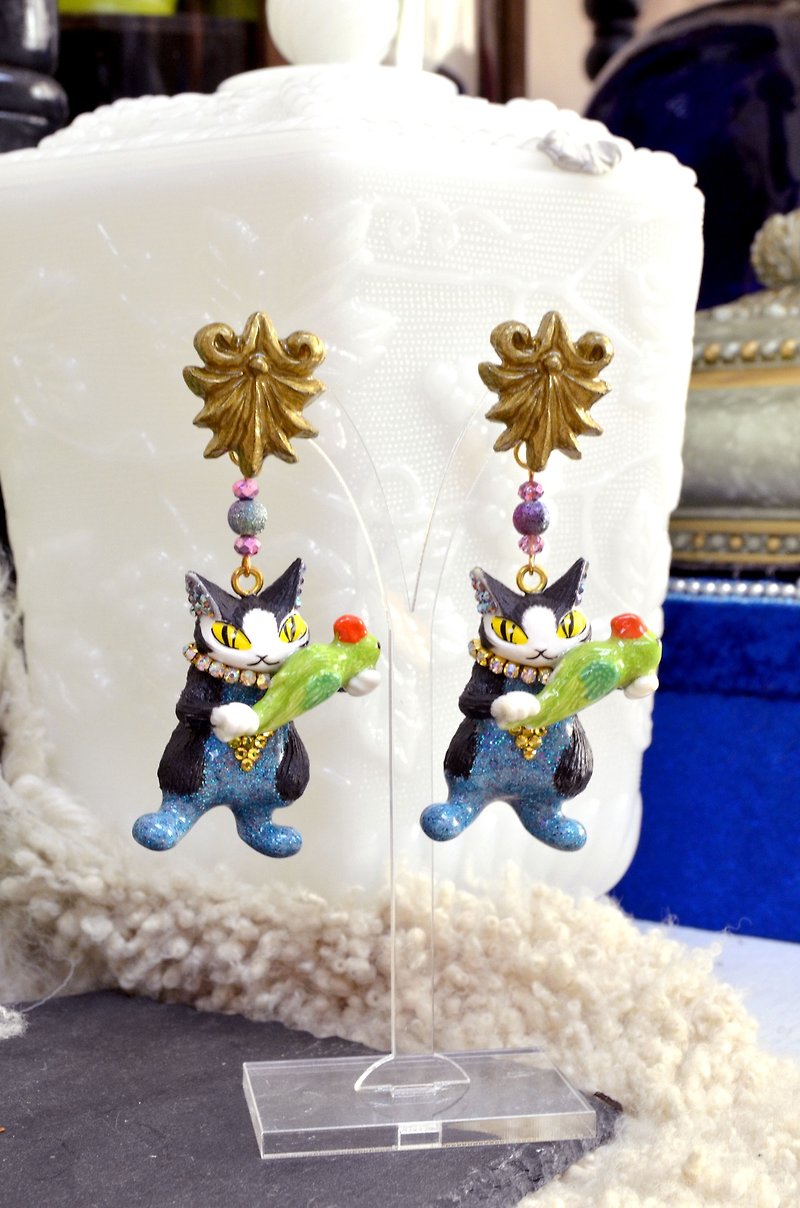 Wachifield Akiko Ikeda Dayan Cat Earrings SWAROVSKI Crystal CRYSTAL - ต่างหู - พลาสติก สีดำ