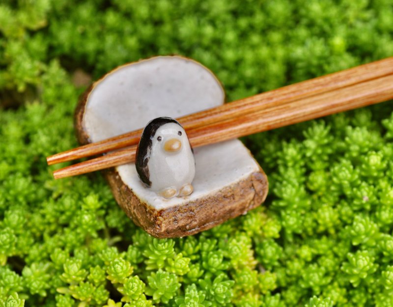 Chopstick Rest in the shape of bread!(with penguin) - ตะเกียบ - ดินเผา ขาว