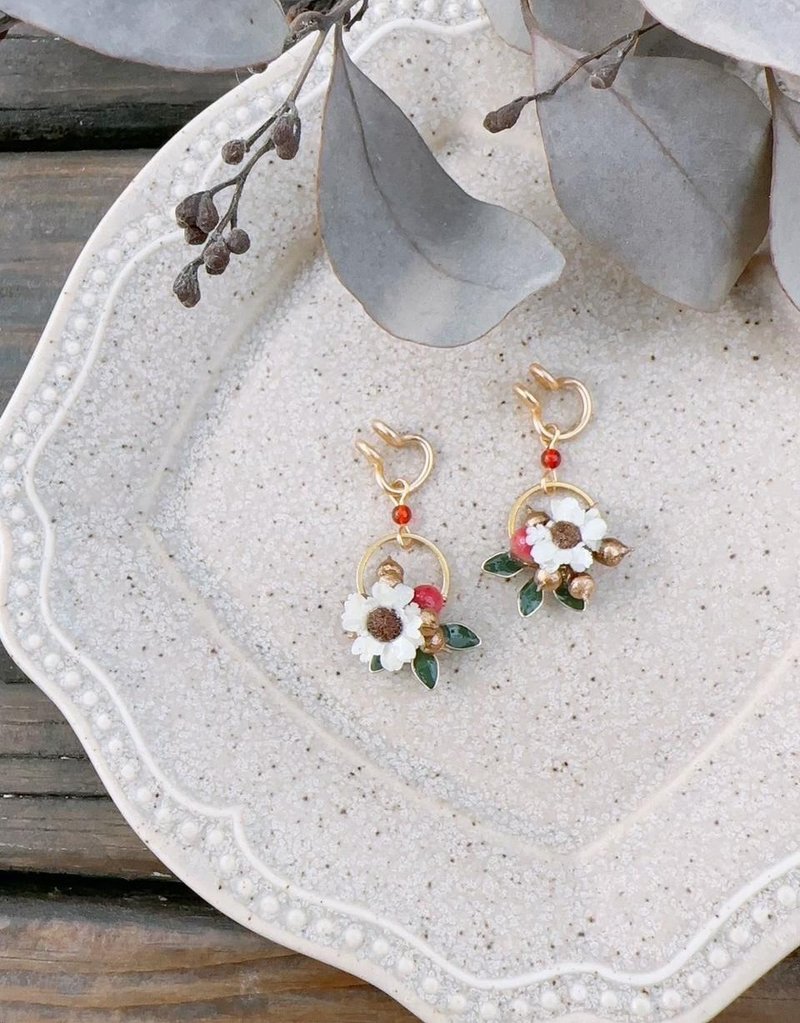 Christmas flowers | Permanent flowers - Earrings & Clip-ons - Other Materials White