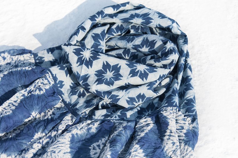 Indigo dyed silk scarf/batik tie-dye silk scarf/plant dyed scarf/indigo woodcut silk scarf-blue star - ผ้าพันคอ - ผ้าฝ้าย/ผ้าลินิน สีน้ำเงิน