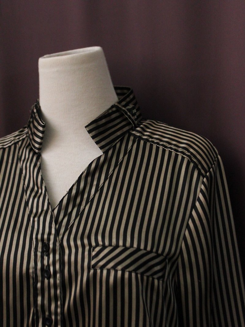 復古歐洲簡約大人感特殊領口條紋長版長袖古著襯衫Vintage Blouse - 女襯衫 - 聚酯纖維 黑色