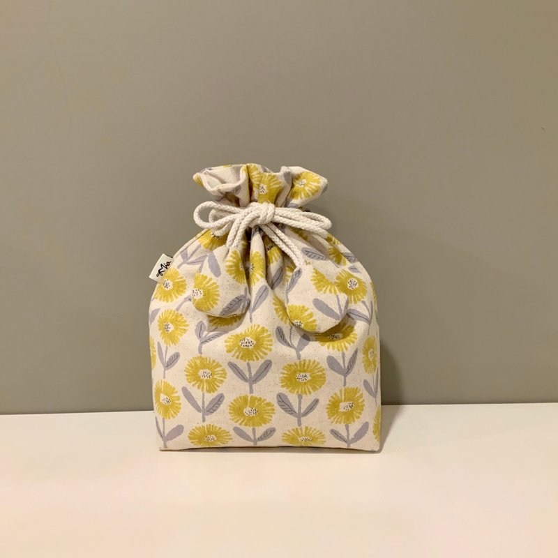 Little Daisy—pure cotton drawstring pocket/cosmetic bag/mobile phone money storage - กระเป๋าหูรูด - ผ้าฝ้าย/ผ้าลินิน 