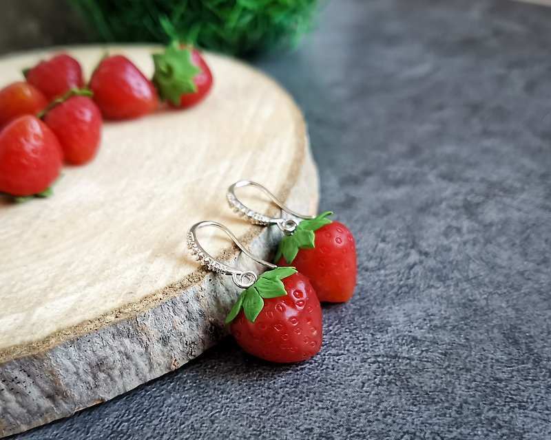 Strawberry earrings are funny, funky, quirky, weird berry fruit jewelry - 耳環/耳夾 - 黏土 紅色