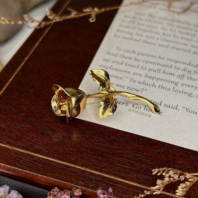 Monet elegant gold rose brooch - Brooches - Other Metals Gold