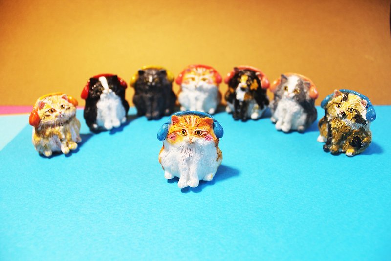 Cat choir - wearing a headset fat cat - Pottery & Ceramics - Plastic 