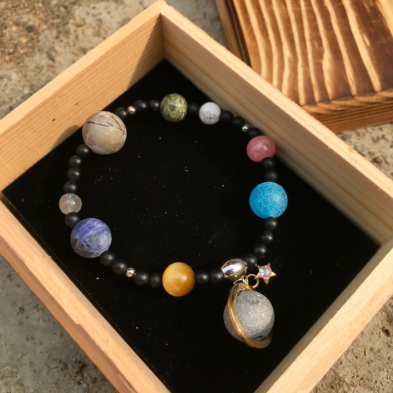 【Lost And Find】Natural gemstone galaxy planet bracelet - สร้อยข้อมือ - เครื่องเพชรพลอย หลากหลายสี