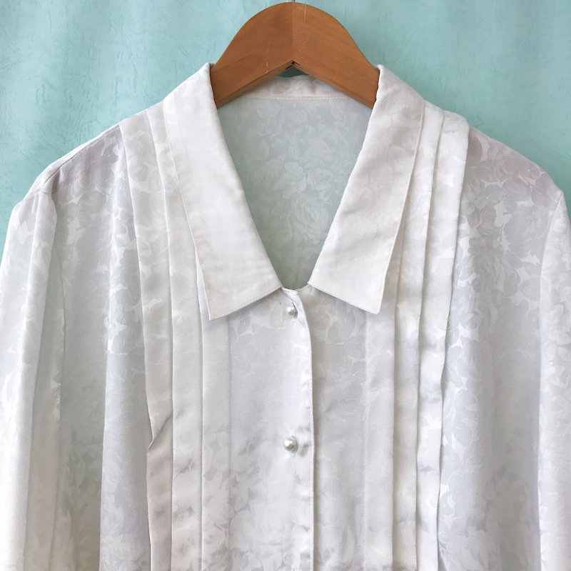 Top / White Long-sleeves Pleated Blouse - เสื้อเชิ้ตผู้หญิง - เส้นใยสังเคราะห์ ขาว