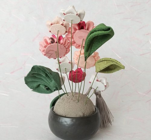 新色】つまみ細工で作った お仏壇に飾るお花です 仏花・ピンク