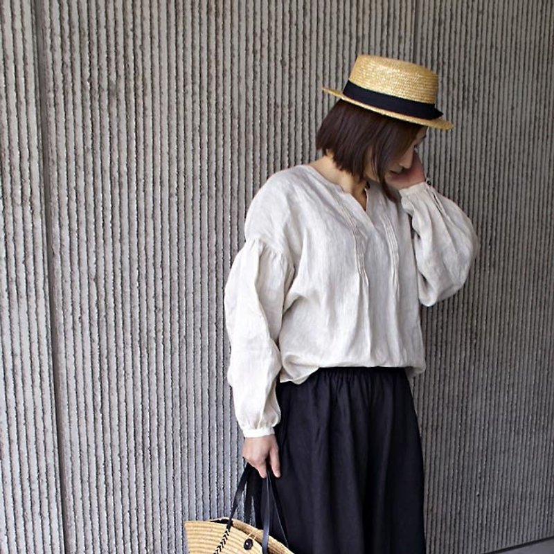 Linen 100% Pin tuck puff sleeve blouse【armoire*】薄リネン100％ピンタックパフスリーブ長袖ブラウス＊natural[rm-18] - 女上衣/長袖上衣 - 棉．麻 卡其色