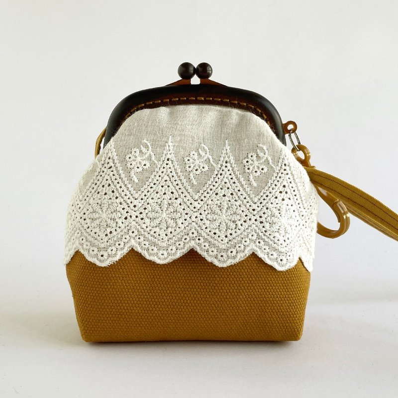 草莓焦糖瑪奇朵x白色布蕾絲塑膠口金斜揹包 - 側背包/斜背包 - 棉．麻 咖啡色