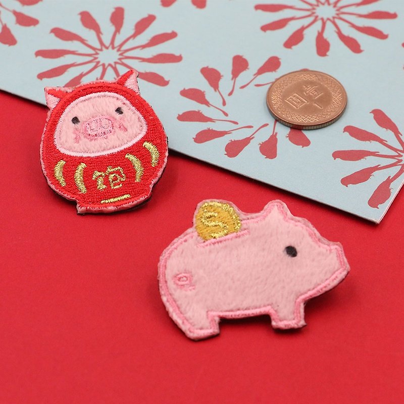 UPICKオリジナルの生活かわいいペット子豚の刺繍ブローチ小さなアクセサリーお金の豚を保存するダルマの豚 - ブローチ - その他の素材 多色
