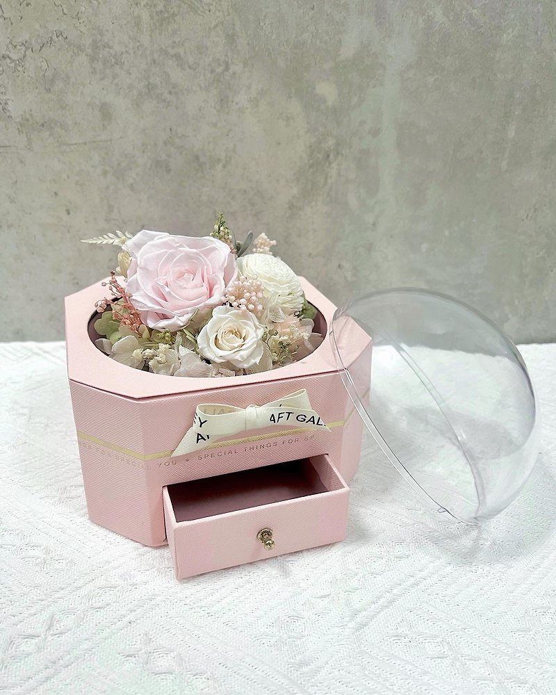 Crystal ball flower gift box dry flower mother's day birthday gift - ช่อดอกไม้แห้ง - พืช/ดอกไม้ สึชมพู