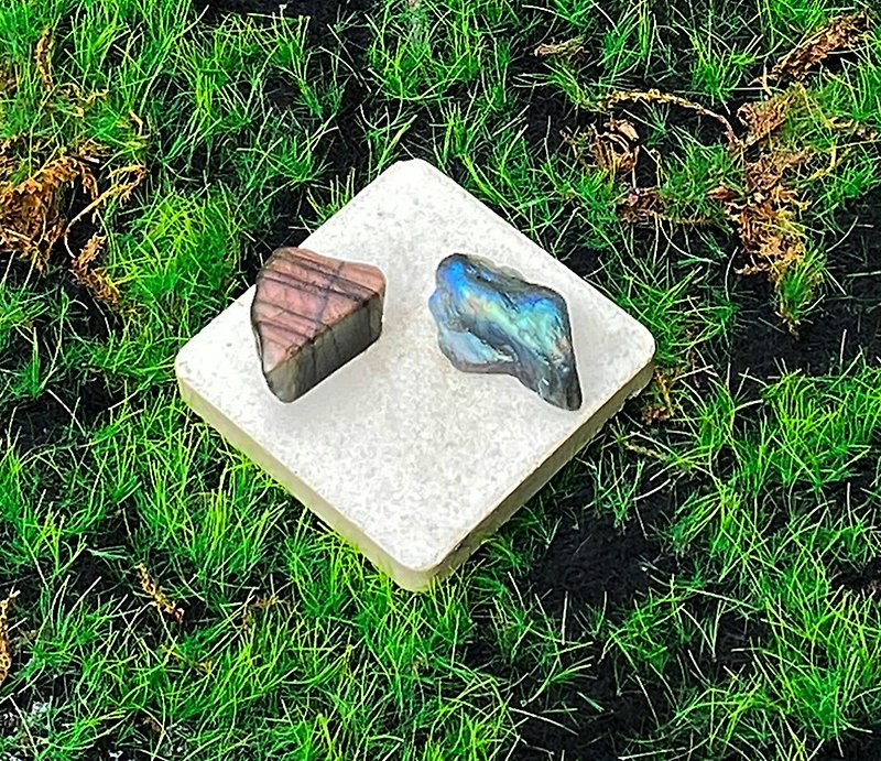 Energy Decorations - Selected Natural Labradorite Set of Two, Prosperous Marriage and Wealth Crystals, Fast Shipping - ของวางตกแต่ง - คริสตัล หลากหลายสี