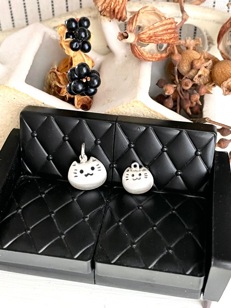 Sterling Silver **Semi-3D Large Pendant Series: Meow-Yi-Meow / 16-18 inch Sterling Silver Chain** - Purely Handmade - สร้อยคอ - เงินแท้ สีเงิน