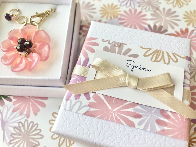 Anemone bag charm milky pink - Keychains - Glass Pink