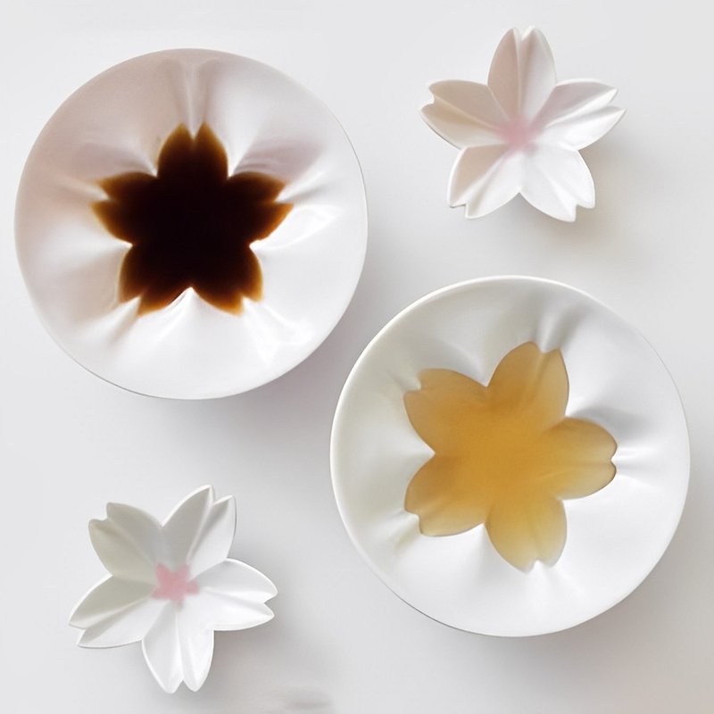 Hiracle Series Sakura Sauce Plate & Bean Dish Set Light Powder/Kutaniyaki/2-piece Set - Small Plates & Saucers - Porcelain Pink