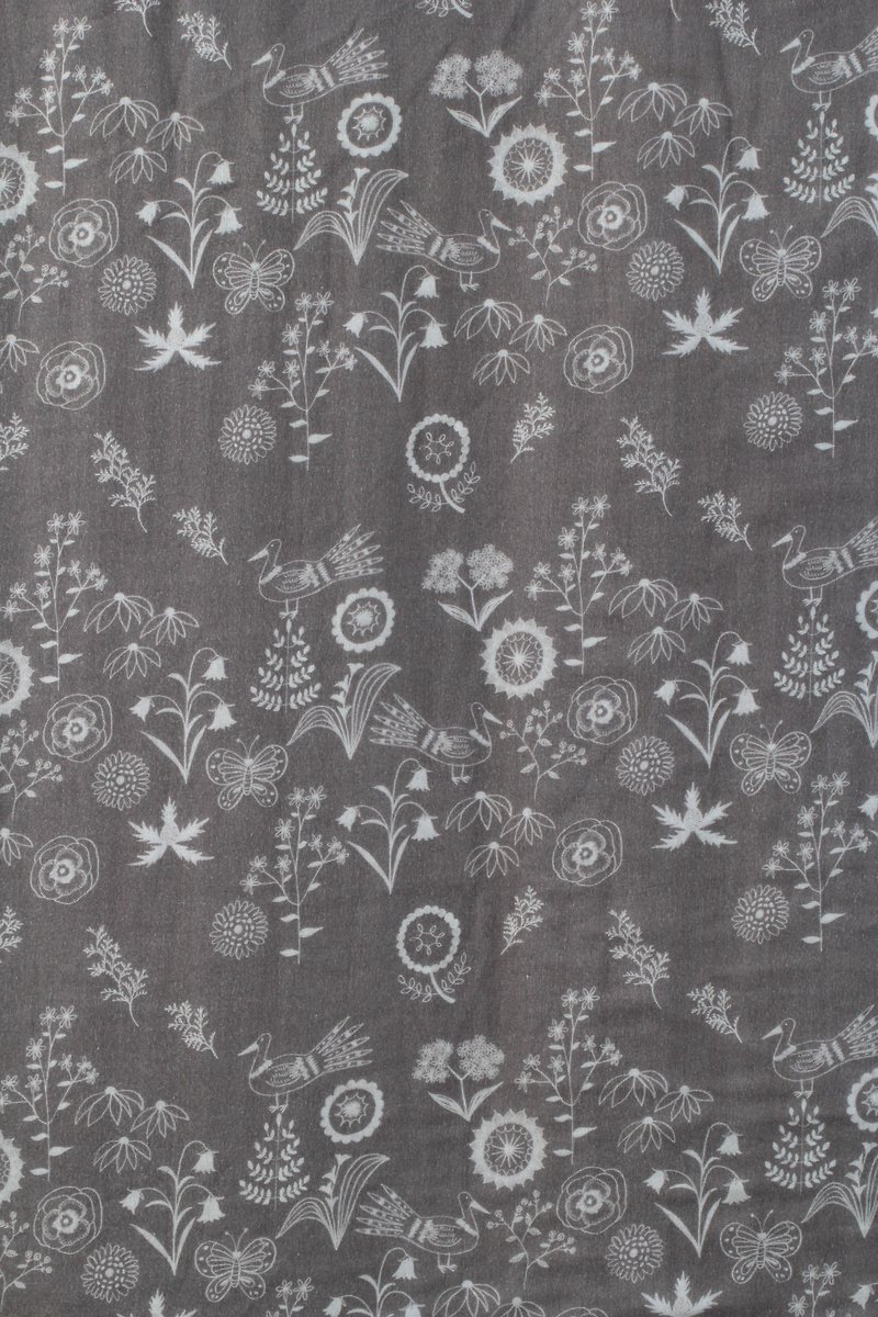 Jin Life × Ancient Xiao Yin Illustrated Fabric - Wild Garden (Gray) - อื่นๆ - ผ้าฝ้าย/ผ้าลินิน 