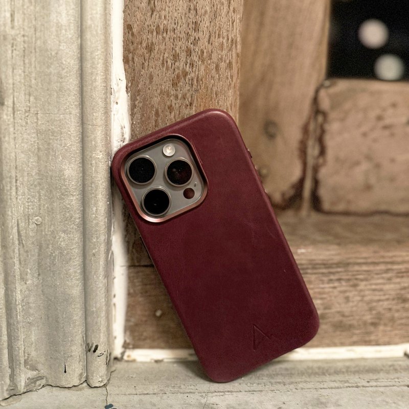 ARMOR Leather Case with MagSafe for iPhone 15 series, Bordeaux Red - Phone Cases - Genuine Leather 