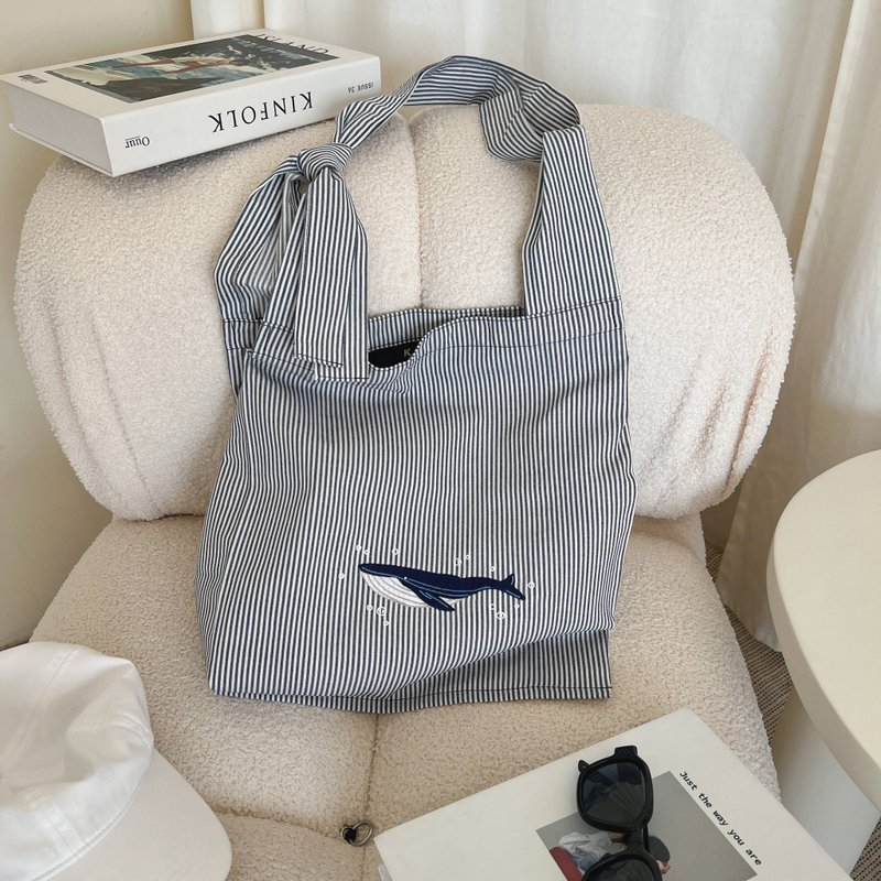 棉質刺繡購物肩背袋 - Whale 鯨 - 手提包/手提袋 - 棉．麻 藍色