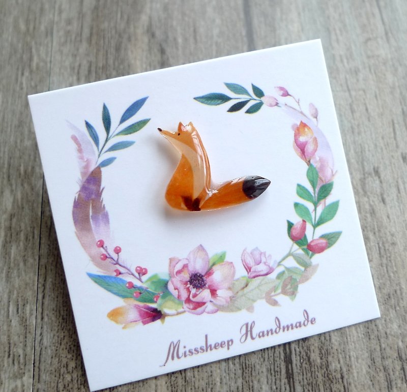 U30-big tail fox hand-painted style fox hand made earrings (ear needle / ear clip) (single) - ต่างหู - พลาสติก 