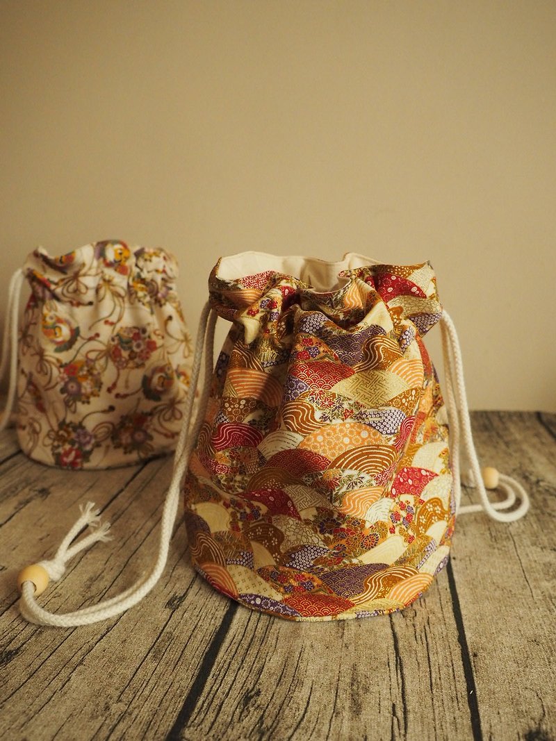 手工縫製 側肩包帆布水桶包手袋 賀年和風金扇圖案 - 側背包/斜孭袋 - 棉．麻 多色