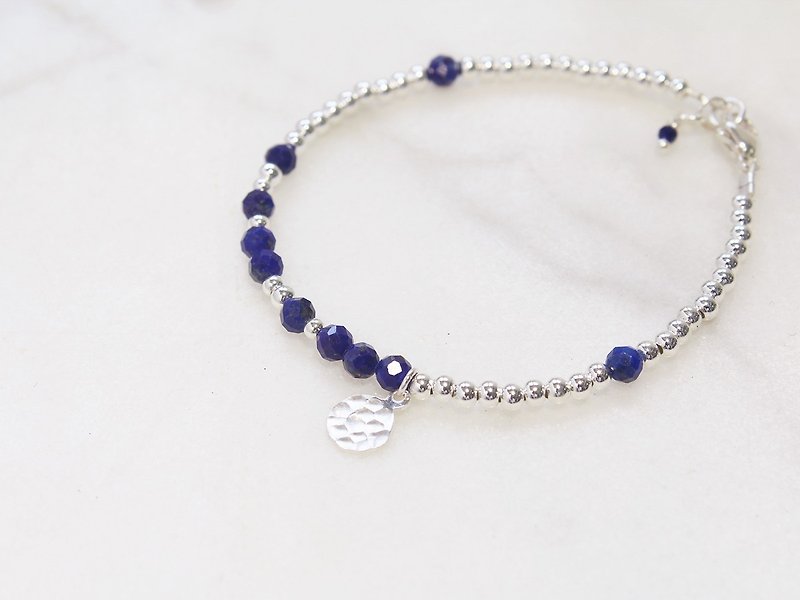 //Meticulous: lapis lazuli hand-knocked small silver medal bracelet// S925 sterling silver natural stone crystal handmade - สร้อยข้อมือ - เงิน สีน้ำเงิน