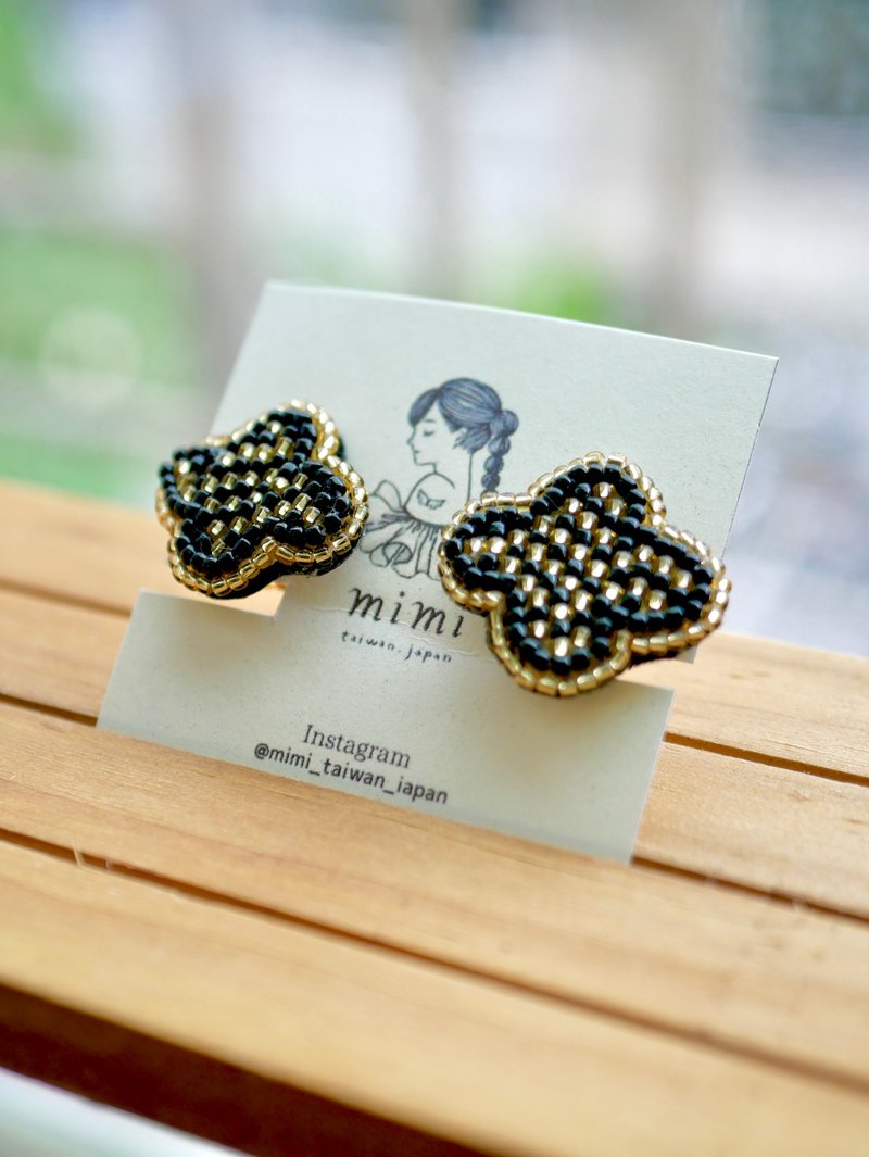 Flower Bead Earrings - Earring Version - ต่างหู - งานปัก สีดำ
