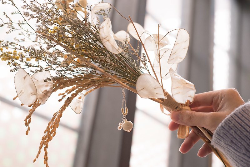 フルーツの純銀製のイヤリング|白い水滴の部門 - ピアス・イヤリング - 寄せ植え・花 ゴールド