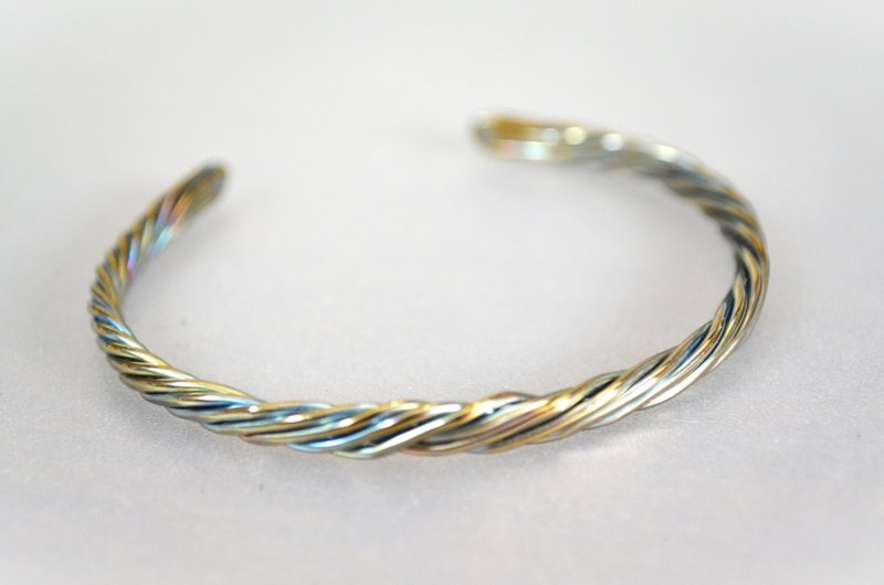 Titanium bangle・SEVEN・チタンワイヤーバングル・B・内径６０mm - 手鍊/手環 - 其他金屬 多色
