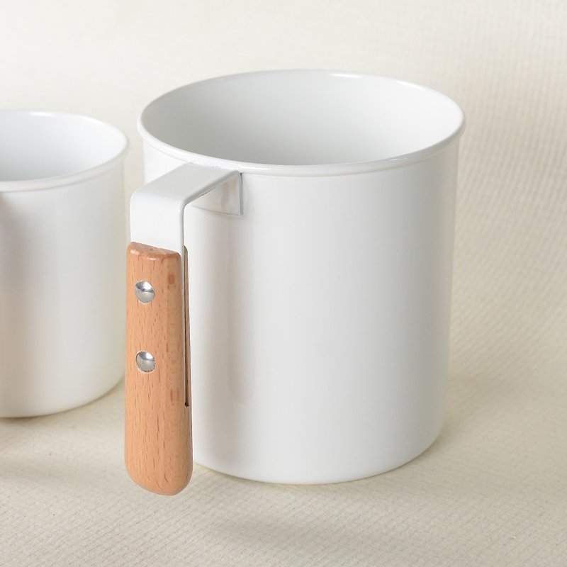 Japanese Takasang Metal Japanese-made Wooden Handle White Enamel Mug-550ml - แก้ว - วัตถุเคลือบ ขาว