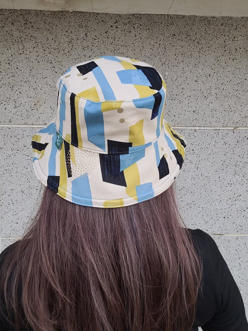 Zhizhi Zhaza/Handmade double-sided bucket hat-Big Artist-Huang - หมวก - ผ้าฝ้าย/ผ้าลินิน สีแดง