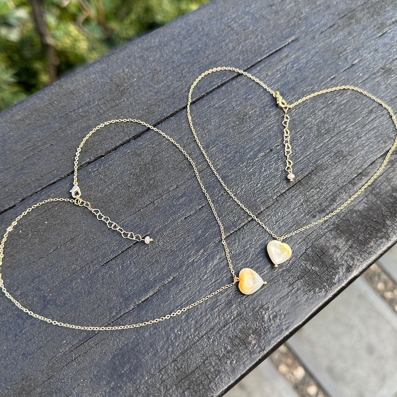 Natural shell love necklace - สร้อยคอ - เปลือกหอย สีทอง