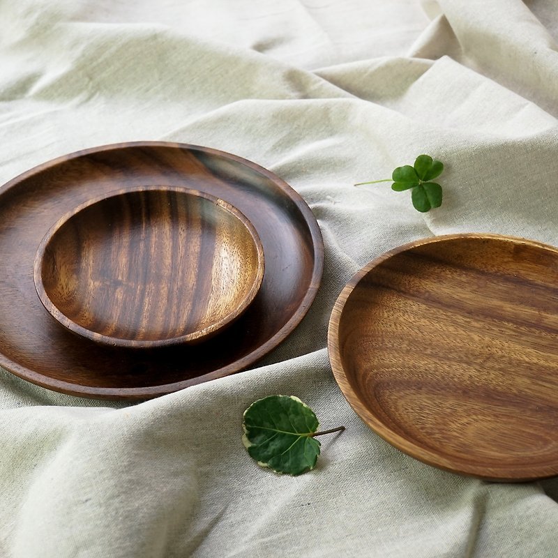 Acacia wood round platter - Plates & Trays - Wood 