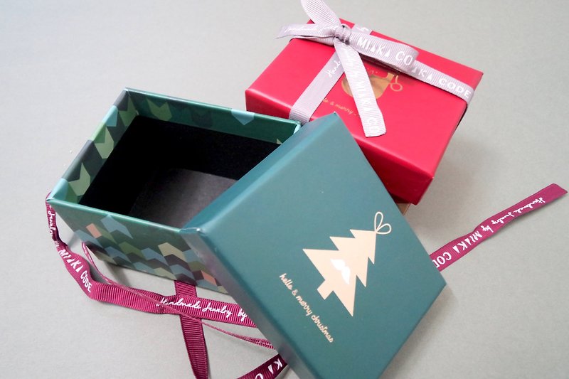 Christmas gift packaging service [color random can not be bought] - วัสดุห่อของขวัญ - กระดาษ 