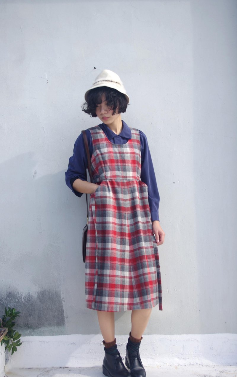 4.5studio- Geocaching Vintage - Retro Red Plaid gray wool vest skirt dress - กระโปรง - วัสดุอื่นๆ สีแดง