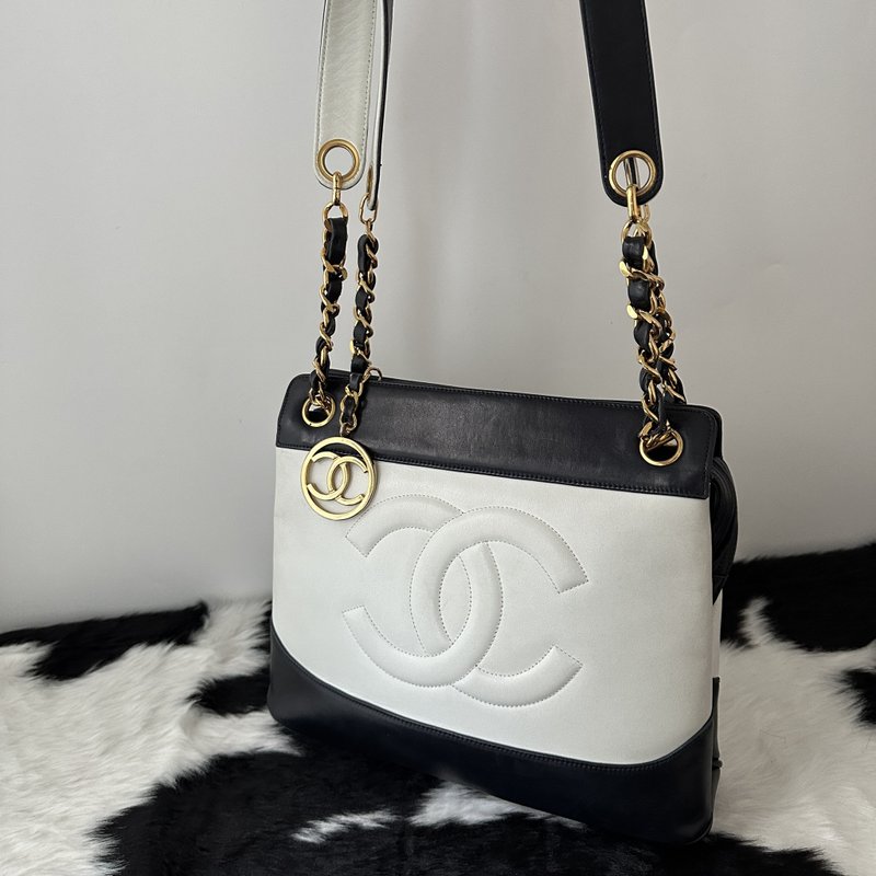 CHANEL Panda CC Chain Bag - กระเป๋าแมสเซนเจอร์ - หนังแท้ ขาว